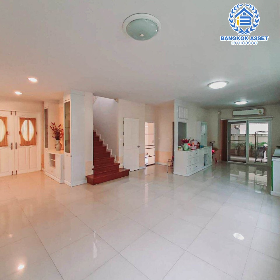 *****บ้านมือสองย่านนนทบุรี ม.เพอร์เฟคมาสเตอร์พีช รัตนาธิเบศร์ หลังมุม! เนื้อที่กว้างขวางแบบจัดเต็ม 106.7 ตร.ว. ฟังก์ชันจัดหนักถึง 5 ห้องนอน 5 ห้องน้ำ จอดรถได้ 2 คัน  บนทำเลติดถนนรัตนาธิเบศร์ ใกล้รถไฟฟ้าสายสีม่วง "สถานีไทรม้า" และทางด่วน "งามวงศ์วาน"